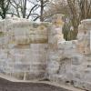 Le mur côté prés avec le décrochement de l’abbatiale