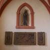 Statue de Saint Gilles et bas relief de Saint Roch