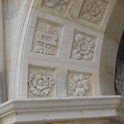 Cartouche de la date 1549 dans la voussure