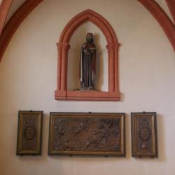 Statue de Saint Gilles et bas relief de Saint Roch