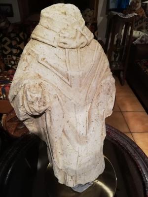 Statue trouvée au pied du mur